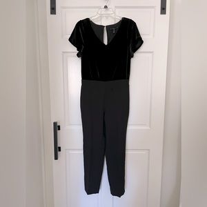 🖤🖤WHBM Velvet-Top Short Sleeve Romper🖤🖤